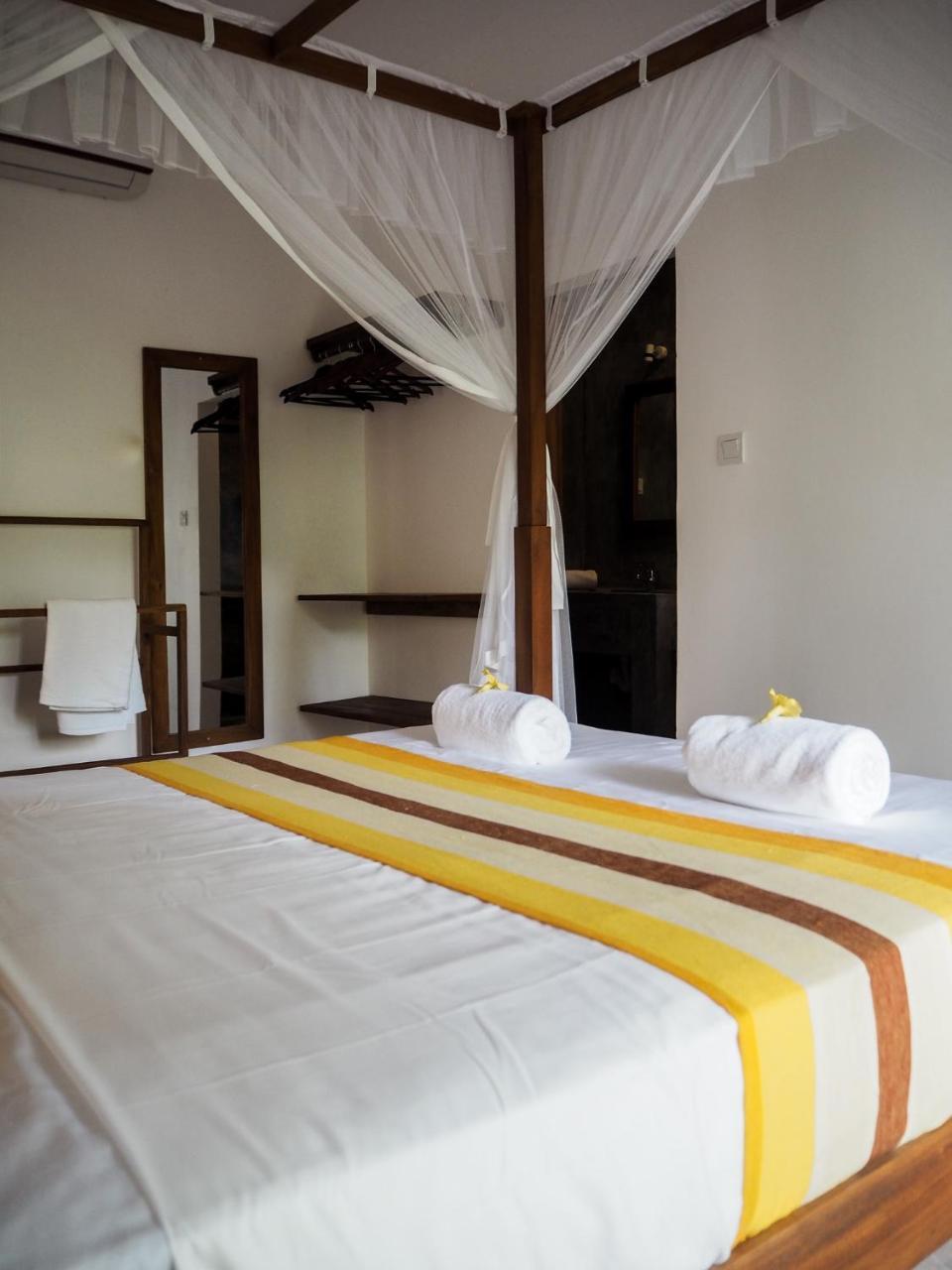 Me Yoga Villa Kumbalgama ภายนอก รูปภาพ