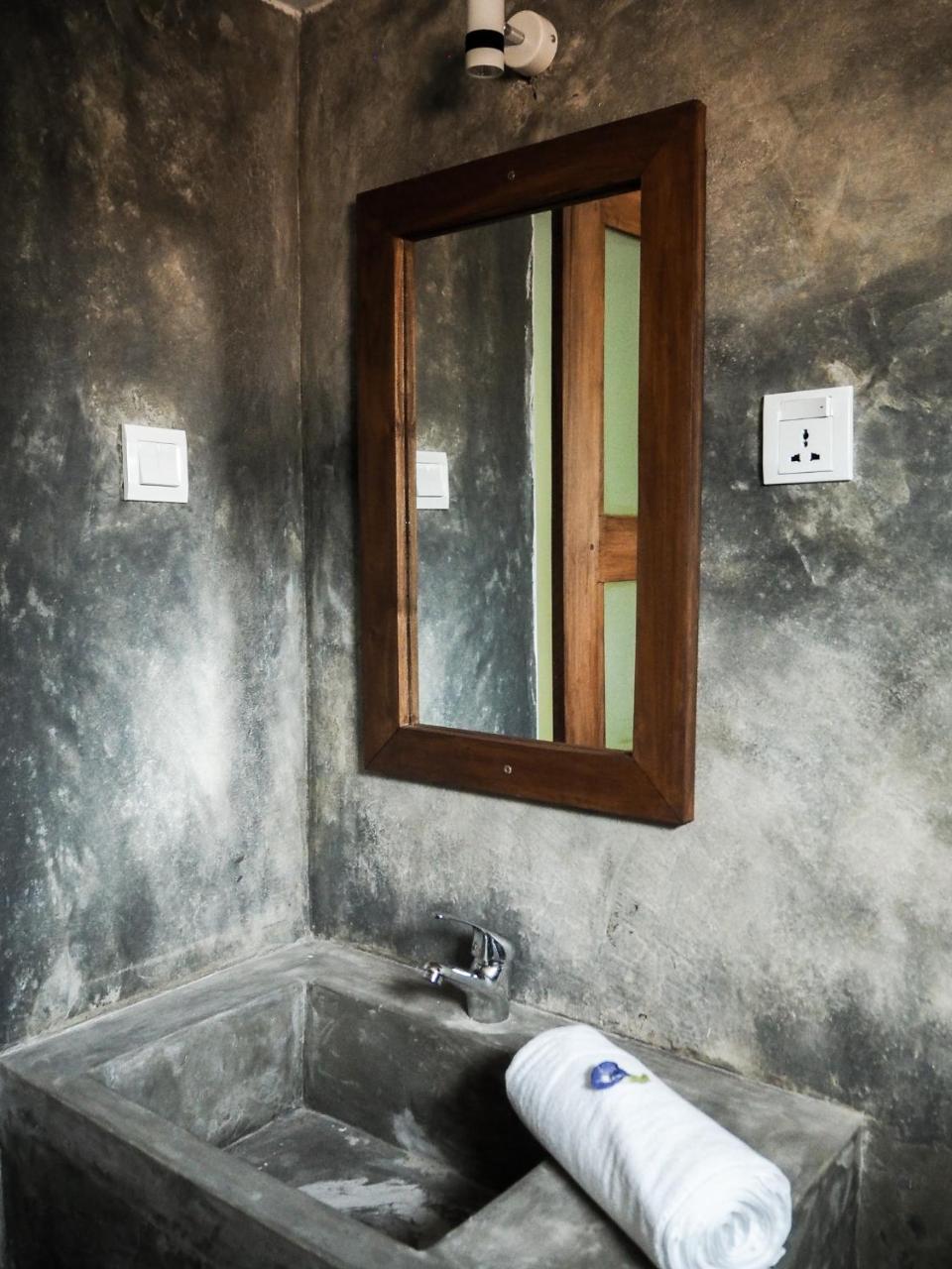 Me Yoga Villa Kumbalgama ภายนอก รูปภาพ