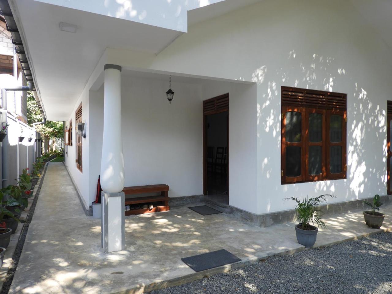 Me Yoga Villa Kumbalgama ภายนอก รูปภาพ